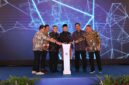 Menteri ATR/BPN Nasron pencet bel sebagai tanda peluncuran tiga program. (Foto.Ist) 