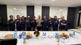 Kapolres Lampung Selatan AKBP Deddy Kurniawan foto bersama pengurus PWI Lamsel, usai beraudiensi. (Foto.Ist) 