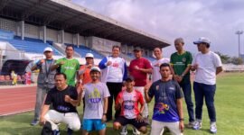 Poto: Manager Fahrrurozi, ketua Harian Supriyadi Alfian dan  jajaran pengurus PWI Lampung bersama para Atlet. (Hms/PWI Lpg).
