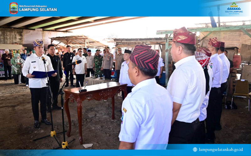 Bupati Lampung Selatan Radityo Egi Pratama lantik pejabat hasil seleksi terbuka. (Foto.Diskominfo Lamsel) 