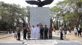 Ketua DPRD Lamsel Bersama Bupati,wakil bupati Kapolres dan Komandan Kodim Lamsel (dok Humas DPRD Lamselo)