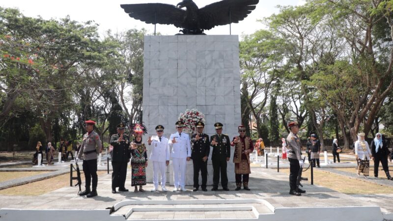 Ketua DPRD Lamsel Bersama Bupati,wakil bupati Kapolres dan Komandan Kodim Lamsel (dok Humas DPRD Lamselo)
