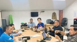 Poto: Wakil Ketua IV KONI Lampung, Achmad Chrisna Putra bersama tim Humas KONI Lampung (Poto fery).