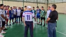 Poto : Manajer Tim Futsal PWI Lampung, Muhammad Yuliardi memberikan arahan Atlet Futsal PWI Lampung.