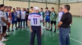Poto : Manajer Tim Futsal PWI Lampung, Muhammad Yuliardi memberikan arahan Atlet Futsal PWI Lampung.