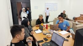 Poto: Ketua KONI Lampung Ikut pantau Pendaftaran Atlet ( hms KONI Lpg).