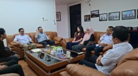 Poto: Pengurus Besar Padel Indonesia (PBPI) Provinsi Lampung saat bertemu ketua KONI Lampung Taufik Hidayat 