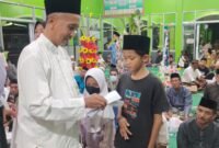 Pengurus Masjid Nurul Amal berikan santunan pada anak yatim piatu