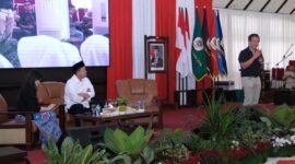 Rocky Gerung tengah memberikan kuliah umum