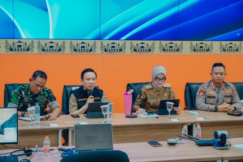Sekretaris Daerah Provinsi Lampung, Marindo Kurniawan saat konferensi pers perkembangan erupsi Gunung Anak Krakatau (dok Kominfo)