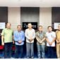 Poto: Ketua dan Jakaran Pengurus KONI bersama Rektor UBL Prof., Dr. Yusuf Barusman bersama jajaran Univeritas