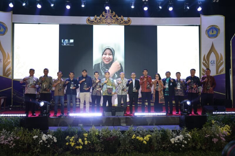 Unila Gelar Pemberian penghargaan pada SMSI Lampung. 