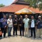 Ketua PWI Lampung Selatan Edwin Apriandi dan pengurus lainnya serta GM Grand Elty foto bersama usai audensi