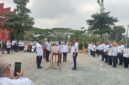 Para pejabat melakukan penandatanganan berita acara pelantikan. (Foto.Juwantoro) 