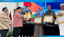 Penyerahan Penghargaan PPD tahun 2026. (Foto.Diskominfo Lamsel) 