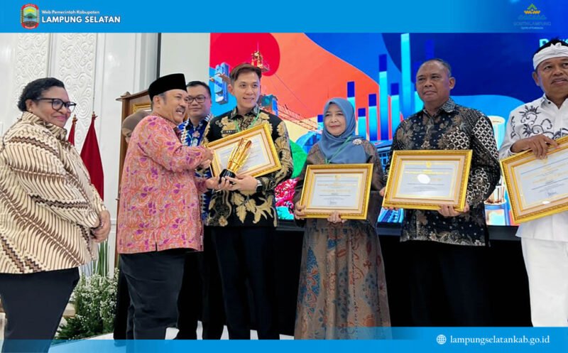 Penyerahan Penghargaan PPD tahun 2026. (Foto.Diskominfo Lamsel) 