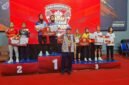 Kepala Diskominfo Lampung foto bersama para juara