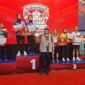 Kepala Diskominfo Lampung foto bersama para juara