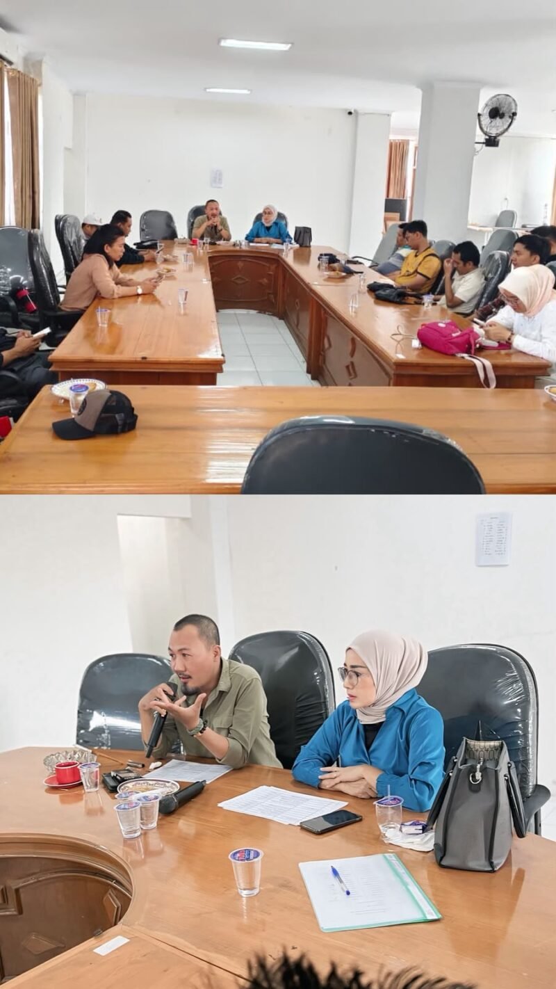 Para peserta penulisan feature tengah ikuti seleksi. (Dok. PWI Lampung) 