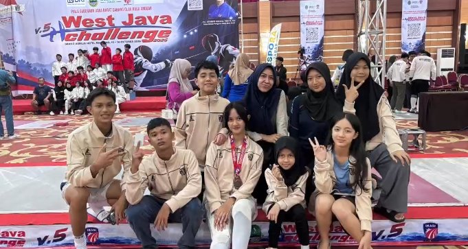 Foto: Atlet anggar lampung berhasil raih emas (ist).