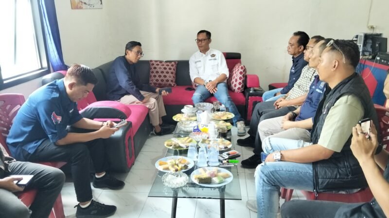 GM Grand Elty Krakatoa, Bagus silaturahmi ke PWI Lampung Selatan. (Foto. Dok. PWI Lamsel) 