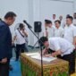 Ketua KONI Provinsi Lampung Taufik Hidayat saat melantik ketua KONI Pesisir Barat
