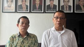 Wirahadikusumah diwawancarai usai menyerahkan dukungan
