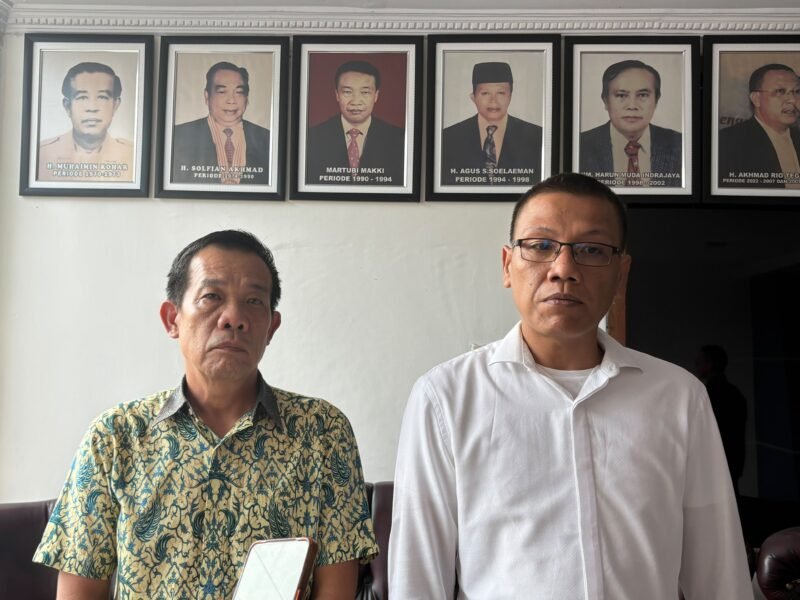 Wirahadikusumah diwawancarai usai menyerahkan dukungan