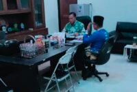 Asisten Bidang Pemerintahan dan Kesra Setdakab Lampung Selatan M. Darmawan tengah menguji pegawai yang akan naik pangkat