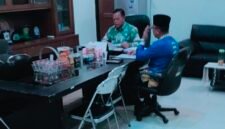 Asisten Bidang Pemerintahan dan Kesra Setdakab Lampung Selatan M. Darmawan tengah menguji pegawai yang akan naik pangkat