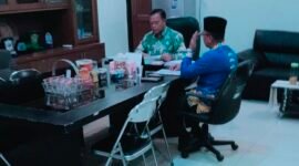Asisten Bidang Pemerintahan dan Kesra Setdakab Lampung Selatan M. Darmawan tengah menguji pegawai yang akan naik pangkat