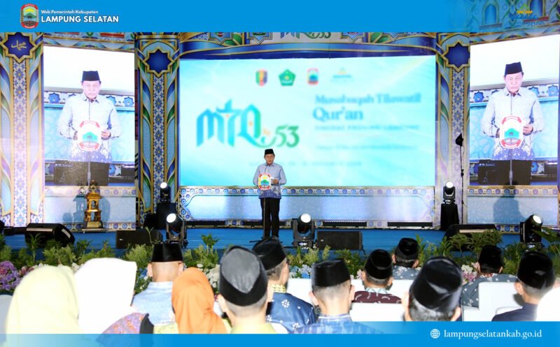 Sekdakab Lampung Selatan Supriyanto tengah memberikan sambutan dalam penututupan MTQ Ke 53 Tingkat Provinsi Lampung. Foto. Dok. Diskominfo Lamsel